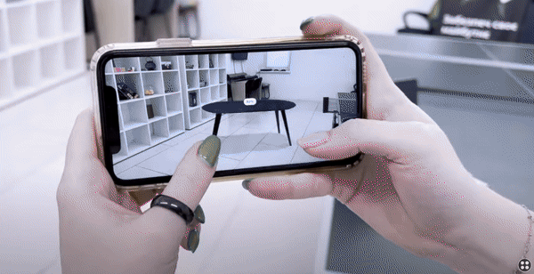 Animated image displaying AR features